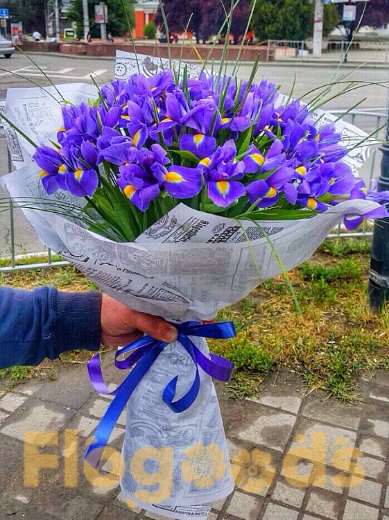 Букет «101 ирис» за 31 667 руб.